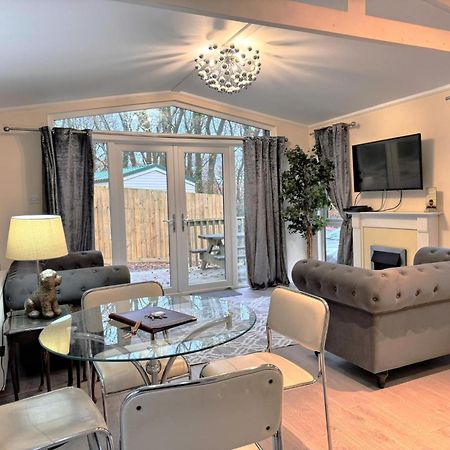 Welsh Villa-Hot Tub-Tenby-Carmarthen-Forestsetting Bagian luar foto