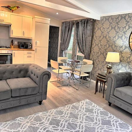 Welsh Villa-Hot Tub-Tenby-Carmarthen-Forestsetting Bagian luar foto
